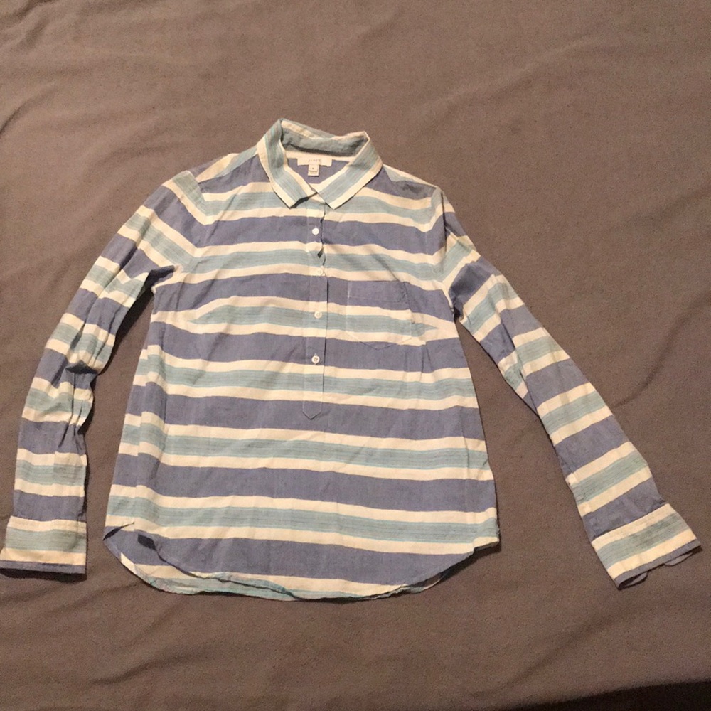 J crew size 6 pullover button top